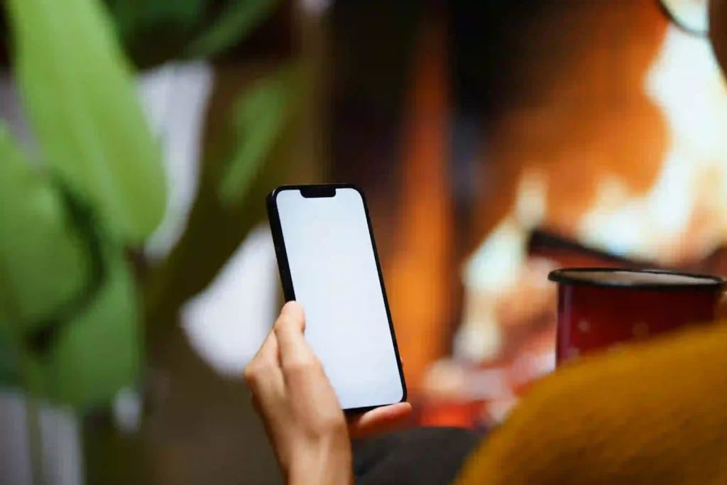 Small brand delivering a personalized client experience journey using mobile interactions to improve customer retention management