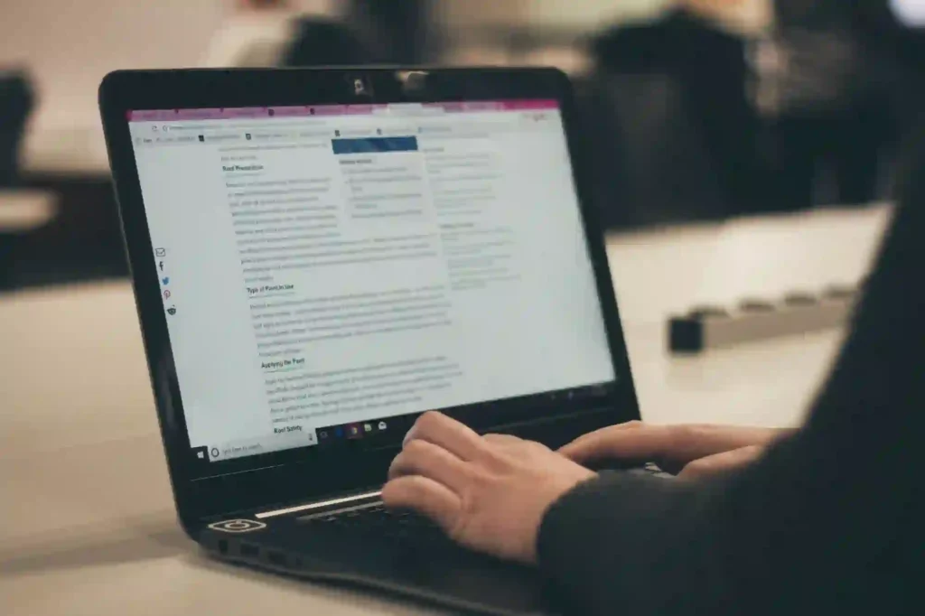 writing SEO blog post with headings keywords and content optimization for Google ranking